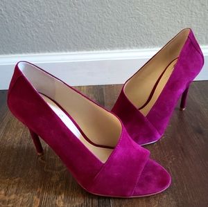 New in Box Vince Camuto Rallien peeptoe suede burgandy size9